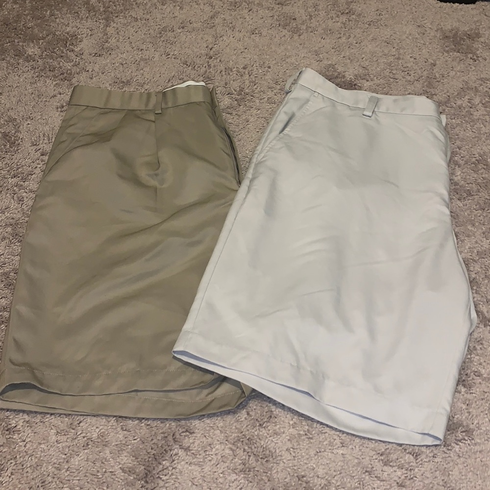 [2] Relaxed Fit Khaki Shorts